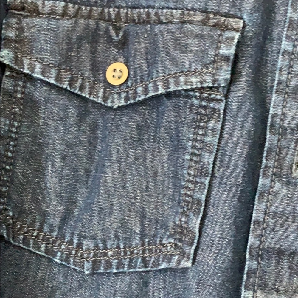 Button down - Picture 2 of 4
